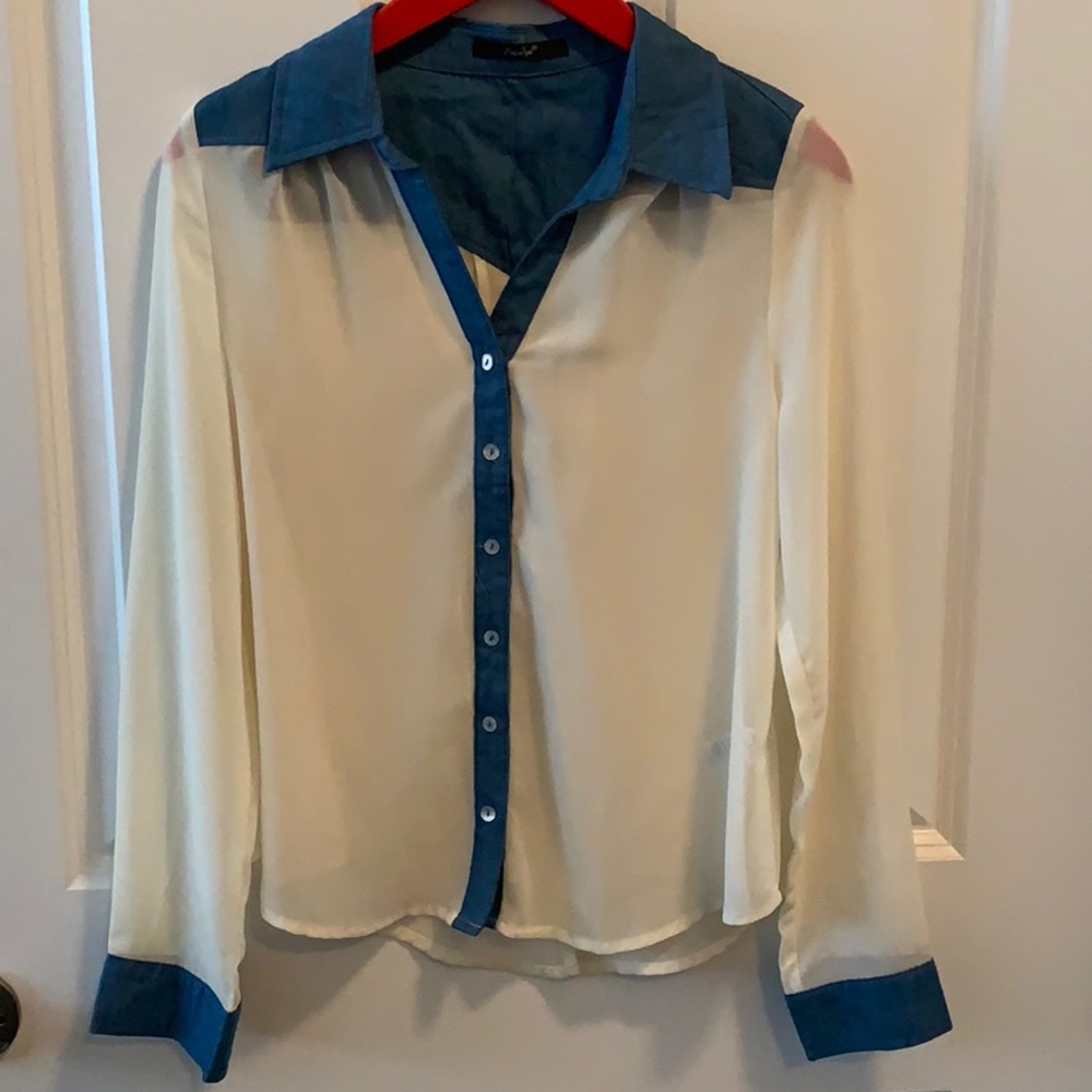 White blouse - Picture 2 of 5